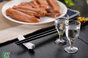 喝白酒有什么好處？怎么喝酒不容易醉