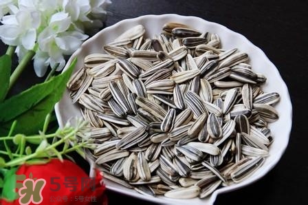 吃瓜子會口腔潰瘍嗎？口腔潰瘍可以吃瓜子嗎？