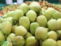 香梨表面一層滑滑的是什么？香梨表面為什么油油的？