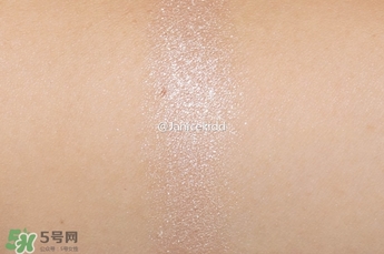 香奈兒2017高光色號(hào)試色 香奈兒山茶花高光試色圖 香奈兒2017高光色號(hào)試色 香奈兒山茶花高光試色圖
