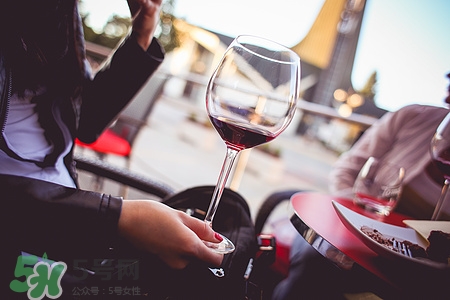 高血脂可以喝紅酒嗎?高血脂喝紅酒好嗎 高血脂可以喝紅酒嗎?高血脂喝紅酒好嗎