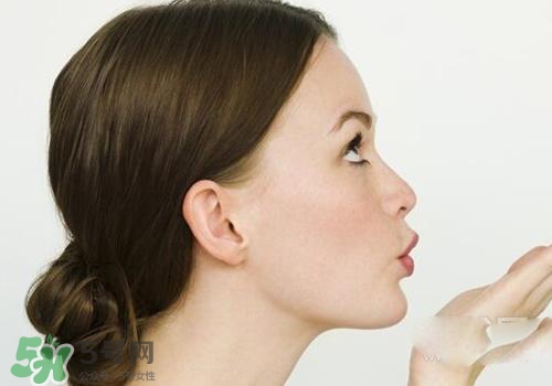 封閉性粉刺會(huì)自己消失嗎？封閉性粉刺好了會(huì)留疤嗎？