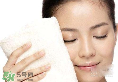 熱毛巾敷臉能祛痘嗎？長(zhǎng)痘怎么用熱毛巾敷臉？