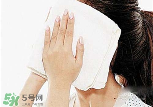 熱毛巾敷臉能祛痘嗎？長(zhǎng)痘怎么用熱毛巾敷臉？