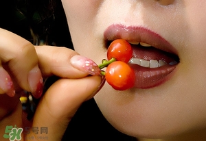 嘴唇起泡腫了怎么辦？嘴唇起泡腫了怎么消腫