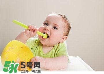 寶寶輔食一天吃幾次？寶寶每天吃輔食次數(shù)