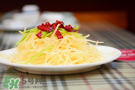 土豆絲變黑還能吃嗎?土豆絲為什么會變色 土豆絲變黑還能吃嗎?土豆絲為什么會變色