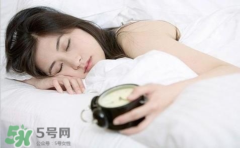 失眠喝蜂蜜水好嗎?失眠喝什么好 失眠喝蜂蜜水好嗎?失眠喝什么好