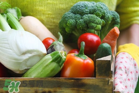 口腔潰瘍可以接吻嗎?接吻對(duì)口腔潰瘍有影響嗎? 口腔潰瘍可以接吻嗎?接吻對(duì)口腔潰瘍有影響嗎?