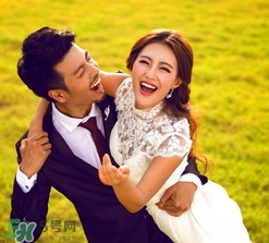 拍婚紗照可以戴眼鏡嗎？拍婚紗照戴眼鏡好不好？