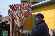 糖葫蘆外面的紙是什么？糯米紙為何不粘糖葫蘆？