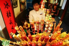 冰糖葫蘆的紙能吃嗎？冰糖葫蘆外面的膜能吃嗎？