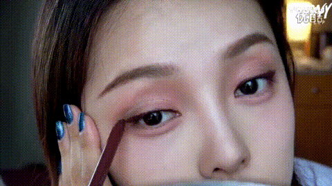 淚眼妝怎么畫(huà)?2017情人節(jié)妝容推薦