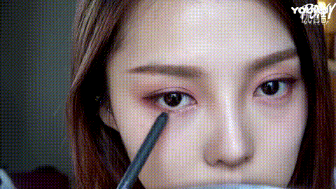 淚眼妝怎么畫(huà)?2017情人節(jié)妝容推薦