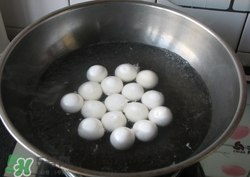 元宵用涼水煮還是熱水？煮元宵應該是冷水下鍋還是熱水？