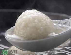 元宵面用涼水還是熱水？元宵是用熱水還是冷水調(diào)面粉？