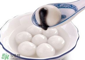 元宵面用涼水還是熱水？元宵是用熱水還是冷水調(diào)面粉？