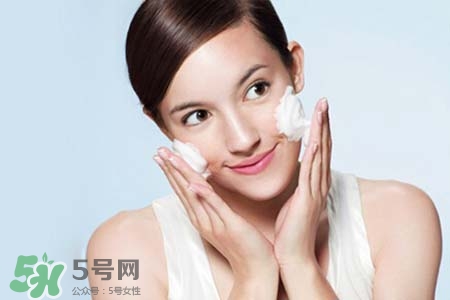 春天臉上冒痘痘怎么辦？為什么春天臉上容易出痘？