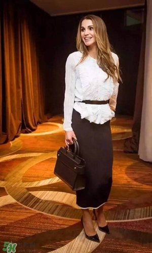 紀(jì)梵希包先生2017情人節(jié)包包多少錢(qián)？紀(jì)梵希情人節(jié)包包哪里買(mǎi)？