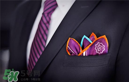 西裝口袋放的那個叫什么?西裝里的方巾怎么疊? 西裝口袋放的那個叫什么?西裝里的方巾怎么疊?