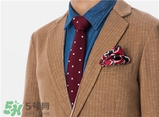 西裝口袋放的那個叫什么?西裝里的方巾怎么疊? 西裝口袋放的那個叫什么?西裝里的方巾怎么疊?