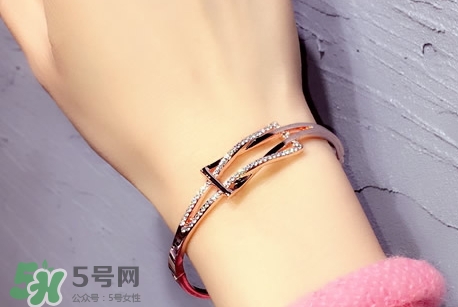 送女生手鐲代表什么?男生送女生手鐲的含義 送女生手鐲代表什么?男生送女生手鐲的含義