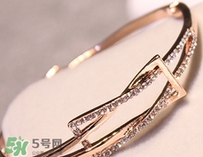 送女生手鐲代表什么?男生送女生手鐲的含義 送女生手鐲代表什么?男生送女生手鐲的含義