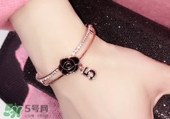 送女生手鐲代表什么?男生送女生手鐲的含義 送女生手鐲代表什么?男生送女生手鐲的含義