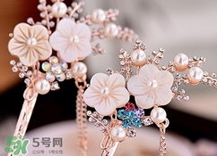 送女生發(fā)簪代表什么?男生送女生發(fā)簪的含義 送女生發(fā)簪代表什么?男生送女生發(fā)簪的含義