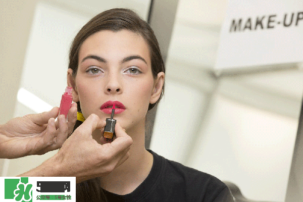 香奈兒2017coco水晶糖光透唇釉色號(hào) 香奈兒水晶糖光透唇釉試色