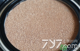 vant氣墊cc黑色和白色哪款好？vant36.5氣墊cc黑色和白色區(qū)別