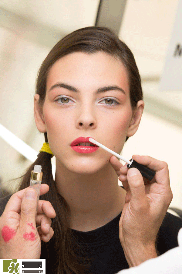 香奈兒2017coco水晶糖光透唇釉色號(hào) 香奈兒水晶糖光透唇釉試色