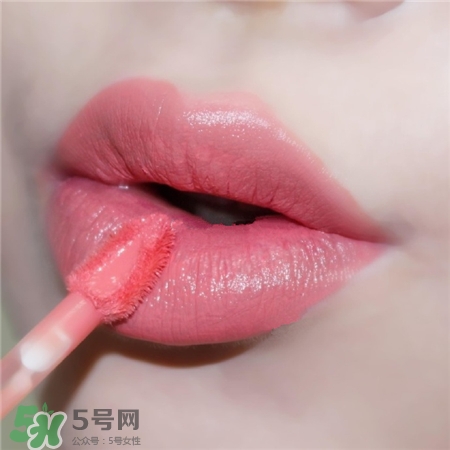 雅詩蘭黛傾慕唇釉305試色 雅詩蘭黛唇釉305試色 雅詩蘭黛傾慕唇釉305試色 雅詩蘭黛唇釉305試色