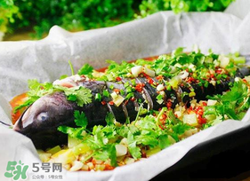 紙包魚用的什么紙？做紙包魚的紙什么紙？