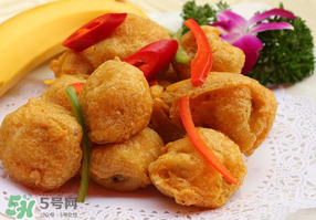 炸香蕉外面包裹的是什么？炸香蕉放面粉好還是淀粉？