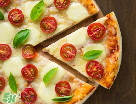 披薩可以用微波爐加熱嗎？披薩用微波爐怎么加熱？