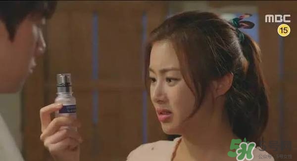 ahc神仙水和b5水區(qū)別 ahc神仙水和ahc b5玻尿酸精華哪個好？