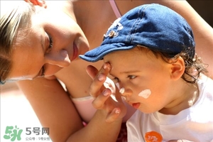 防曬霜可以涂在眼睛周圍嗎?防曬霜能涂眼部嗎? 防曬霜可以涂在眼睛周圍嗎?防曬霜能涂眼部嗎?