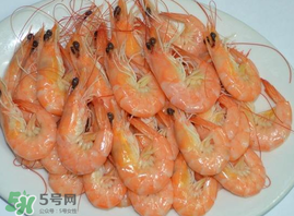 煮蝦用熱水還是冷水？白水煮蝦是冷水下鍋還是熱水下鍋好？