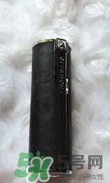 紀(jì)梵希小羊皮是啞光嗎？紀(jì)梵希小羊皮干不干？