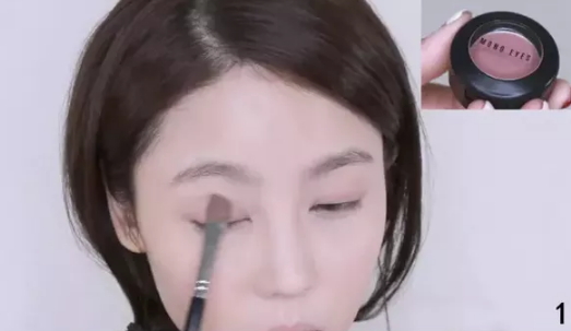 干玫瑰色妝容怎么化？干玫瑰色妝容畫法步驟