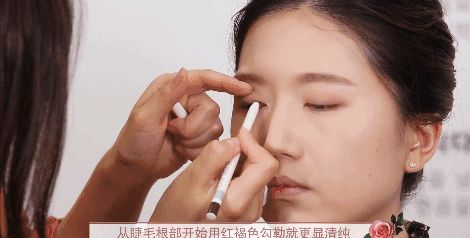 干玫瑰色妝容怎么化？干玫瑰色妝容畫法步驟
