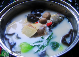 鯽魚湯怎么做才白？鯽魚湯怎么熬成奶白色？