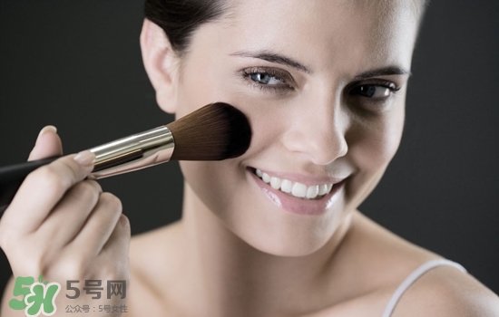 tom ford蜜粉餅怎么用？tom ford蜜粉餅使用方法