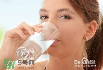 嘴唇干燥是什么原因？嘴唇干裂脫皮怎么辦？