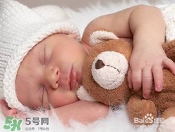 嘴唇干燥是什么原因？嘴唇干裂脫皮怎么辦？