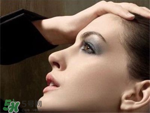 假體隆鼻多久可以化妝？假體隆鼻多久可以敷面膜？