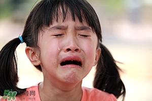 哭了一晚上眼睛很痛怎么辦 哭多了眼睛疼怎么辦 哭了一晚上眼睛很痛怎么辦 哭多了眼睛疼怎么辦