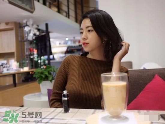 啞光和水潤哪個(gè)好？啞光口紅和水潤口紅區(qū)別