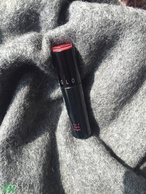 啞光和鏡面口紅哪個好？啞光口紅和鏡面口紅區(qū)別